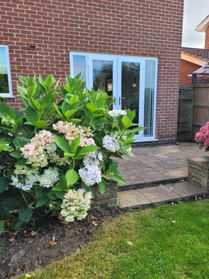 4-Bedroom Home Near Ema, Sleeps 6 Castle Donington Exterior photo
